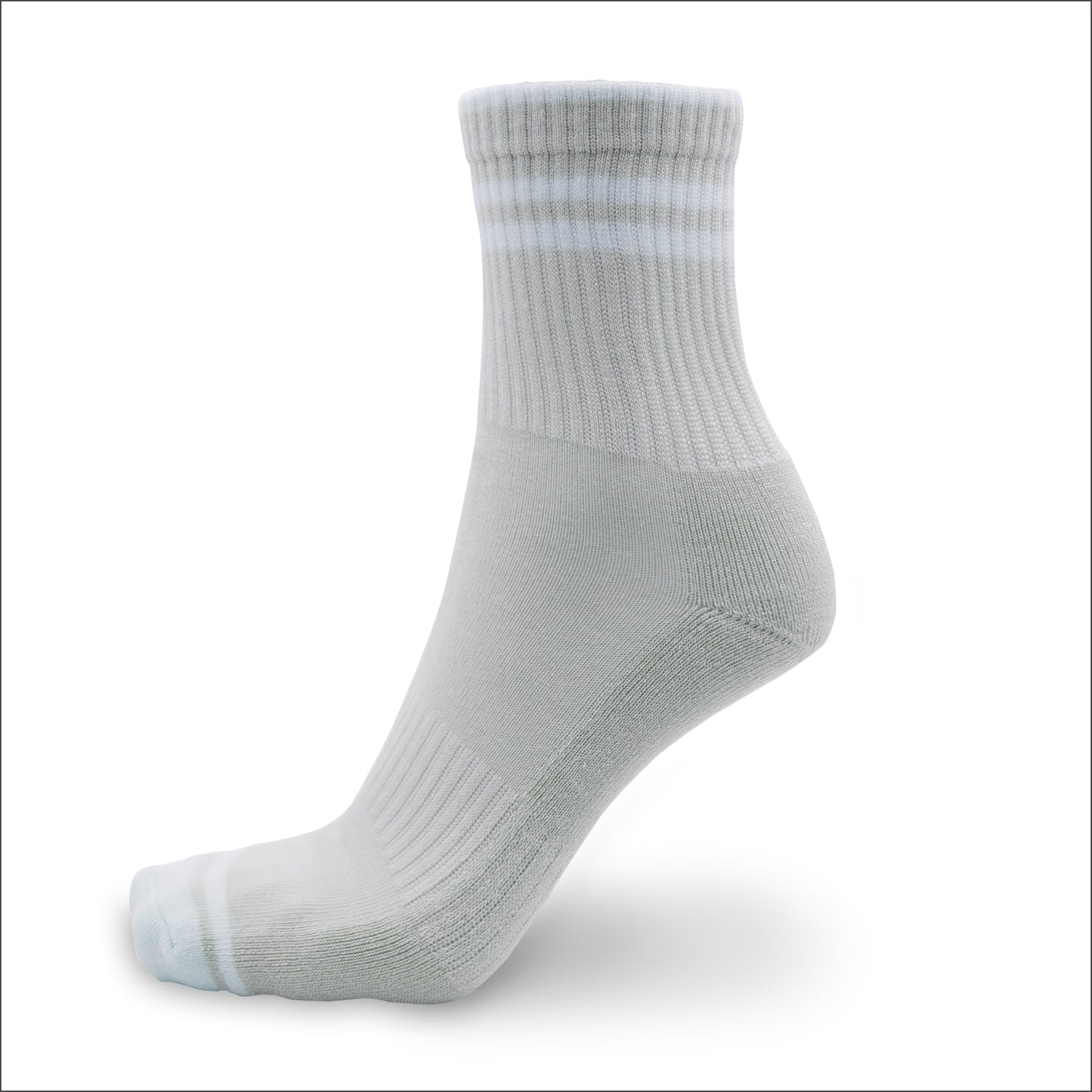 Tennissocken aus Bambus in gruen mit weissen Streifen von grashalm